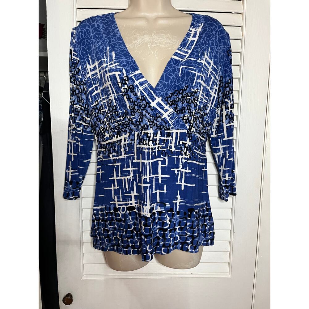 Chico's Travelers black blue‎ white print crossover v neck knit top size 1 (M)